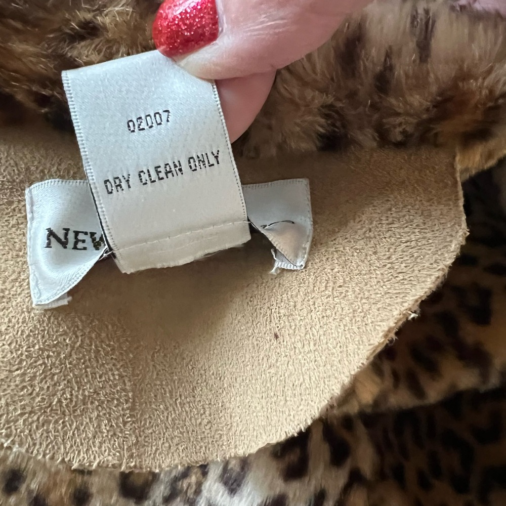 Like new classic Newport News faux fur/shearling long coat - Picture 10 of 10